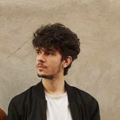 Uma linda foto de um homem chamado Luis.